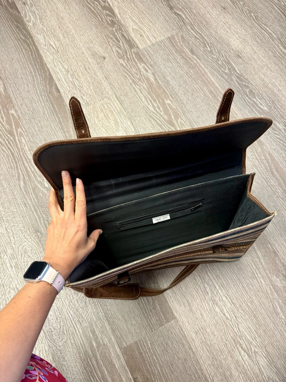 Antigua messenger bag